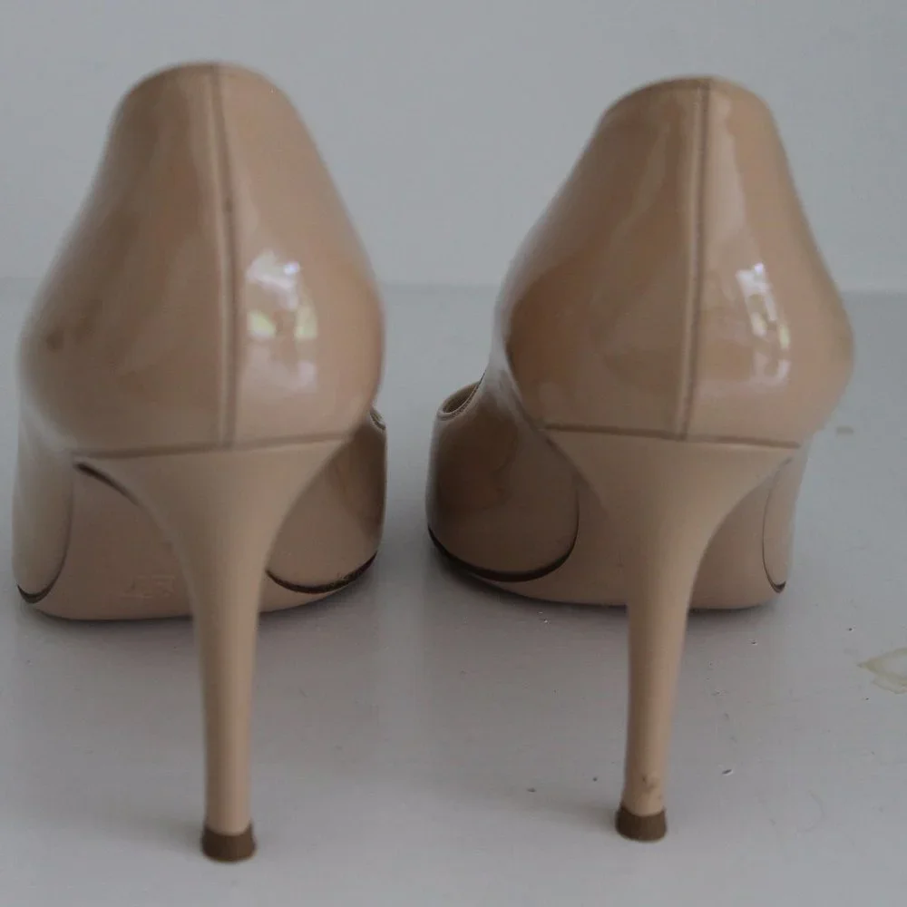 Gianvito Rossi Patent Leather Cream Nude Tan Stiletto Pumps Heels Size 37
